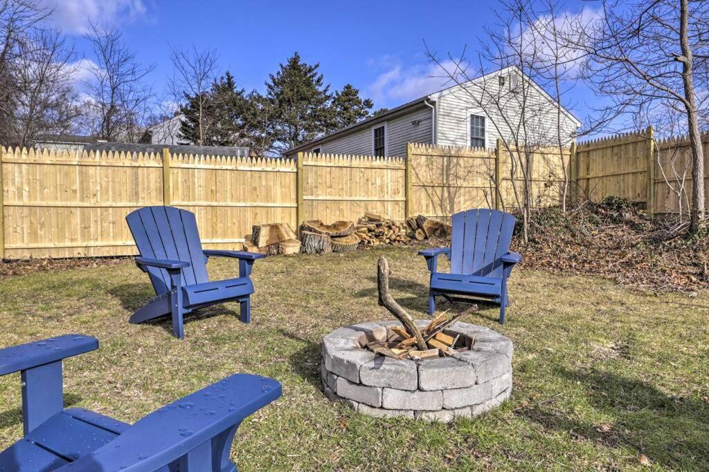 New! Updated Mystic Home W/ Sauna, Hot Tub & Deck Exterior foto